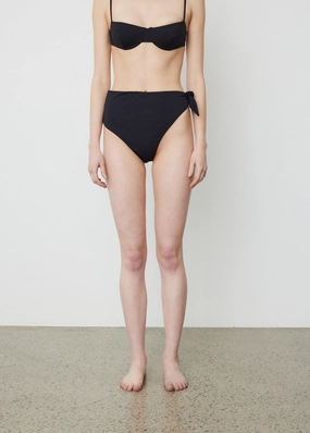 Asymmetrical Tie Bottom