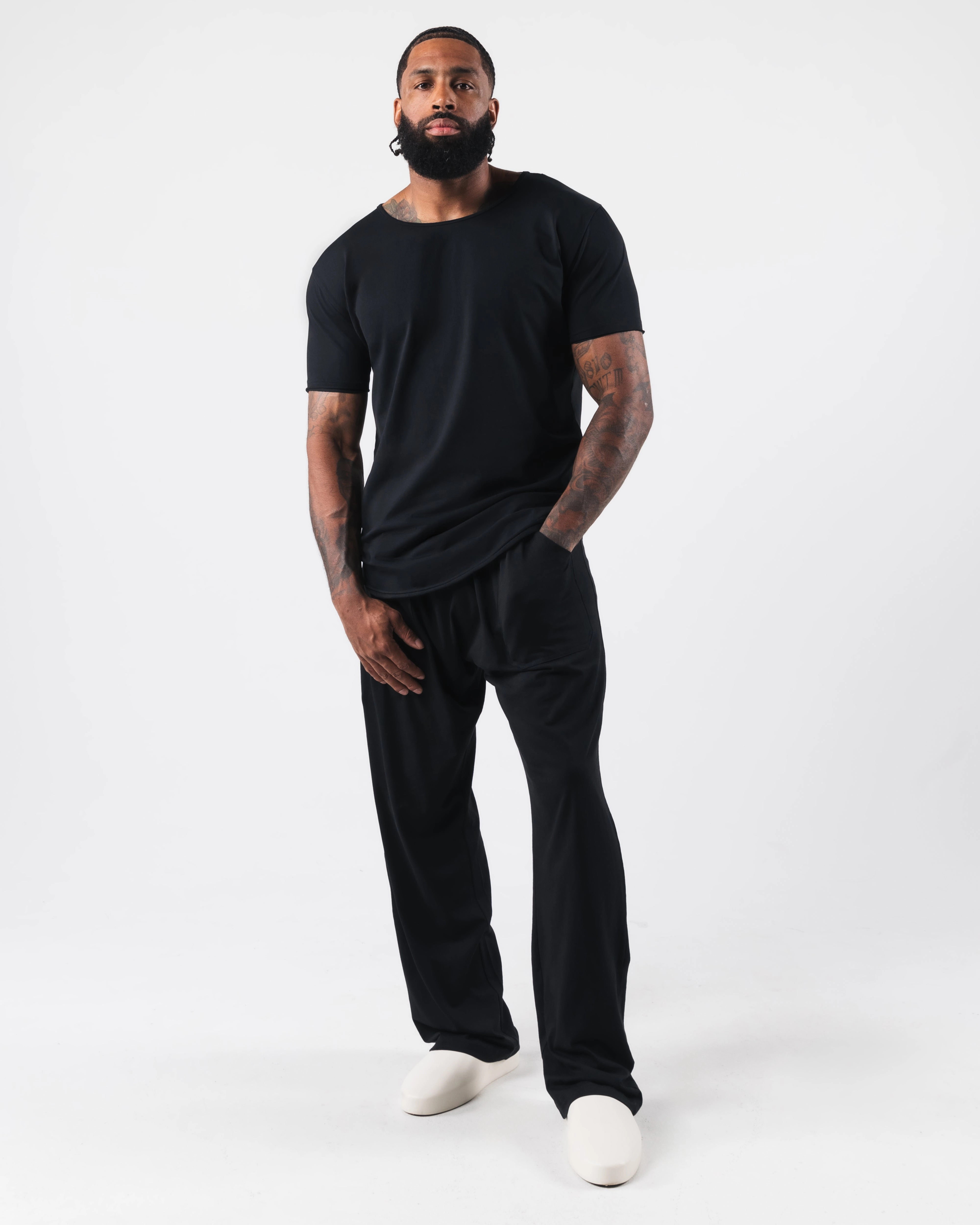 Essential Scoop Neck - Black