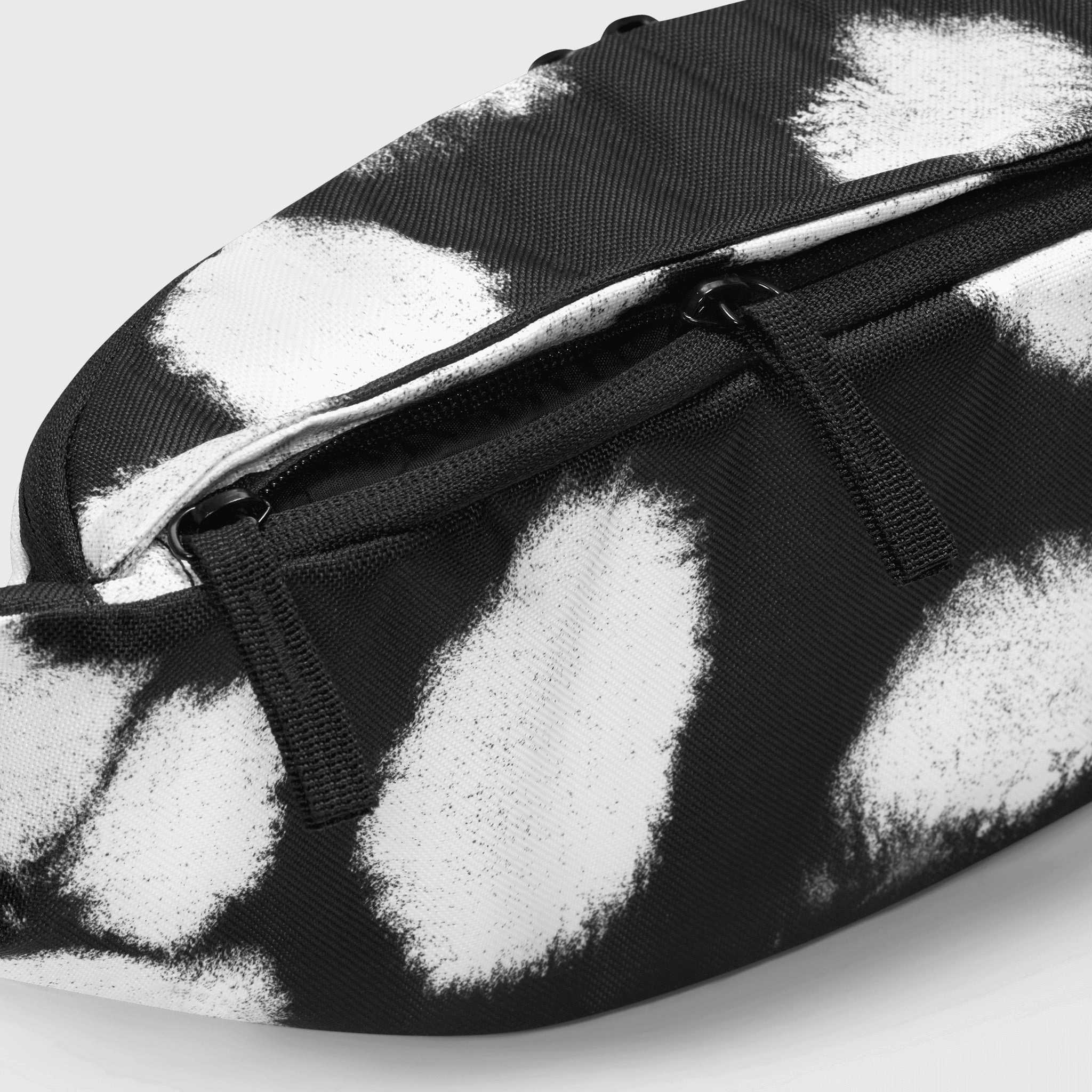 Nike Heritage Fanny Pack Black / Black - University Red
