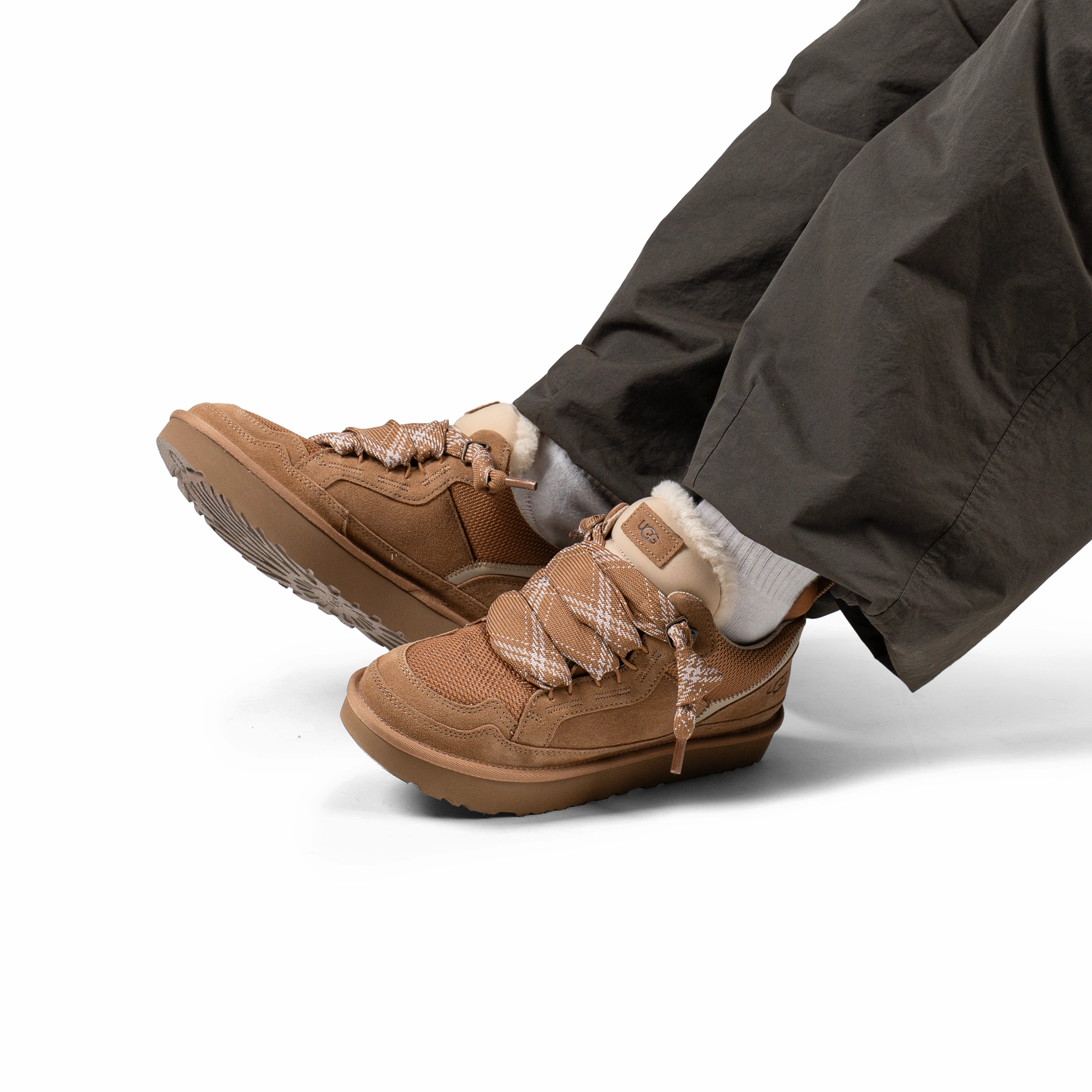 UGG Lowmel Chestnut